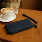 Портфейл от естествен корк с цип и каишка за китка - Image 4